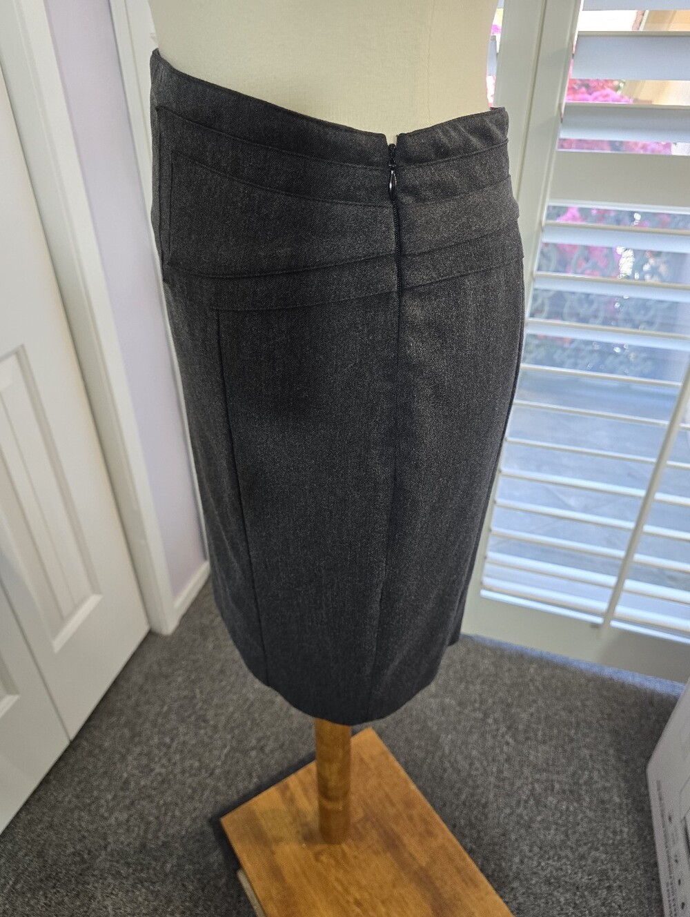 EXPRESS Charcoal Pencil Skirt W/Subtle Pocket Accents And Back Buckle Detail - Picture 4 of 9